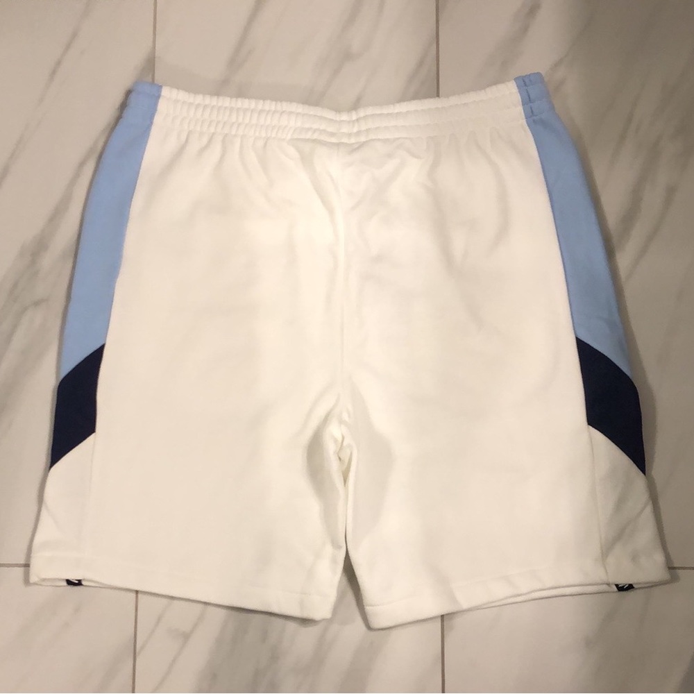 Men’s Lacoste Logo-Lined Sweat Shorts - Picture 3 of 3